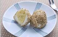 094 大豆とさつまいもあんのゴマ団子